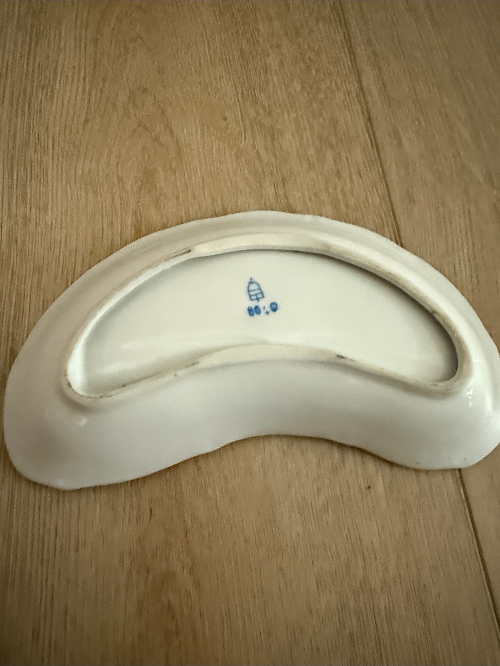 Vintage Decorative Porcelain 7” bone dish with gold trim - Picture 3 of 3